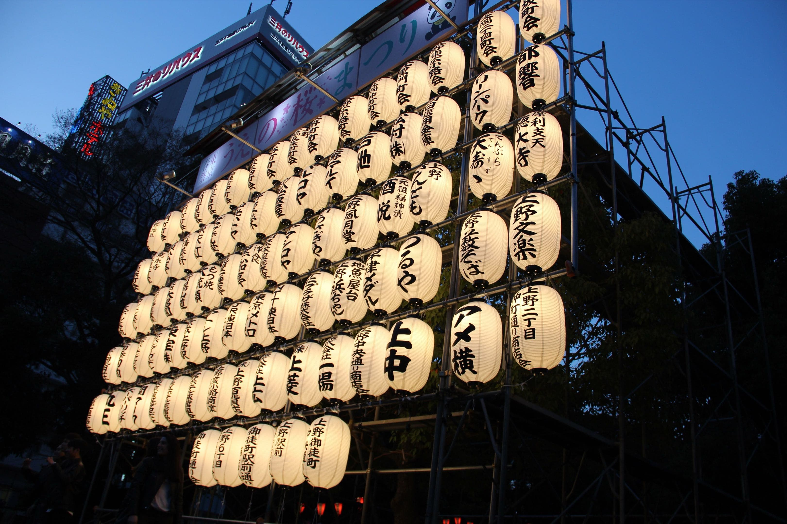 JP LANTERN WALL - TRAVEL Photography by Nalani Mason